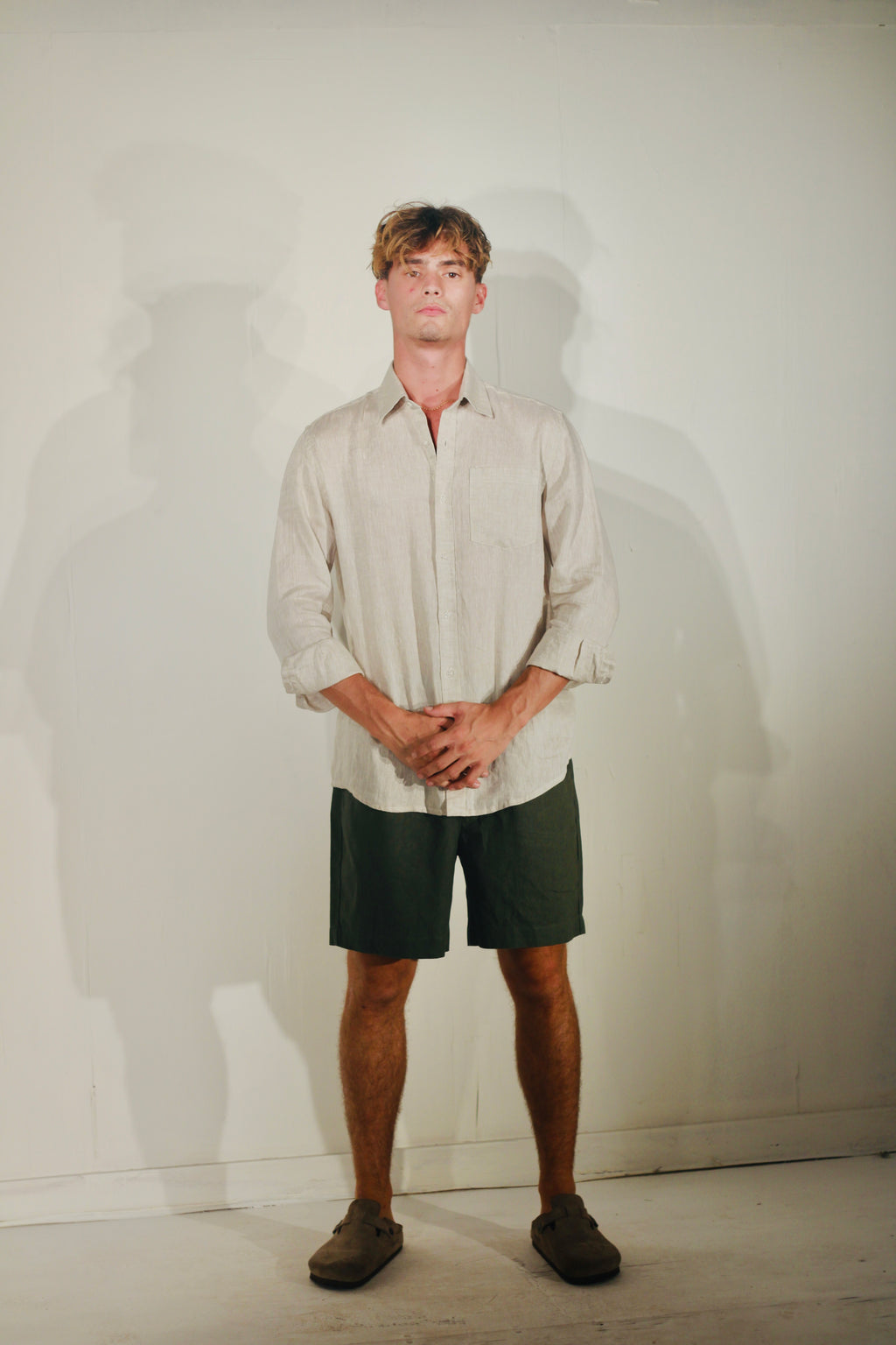 LINEN RELAXED FIT BERMUDA SHORTS - GREEN