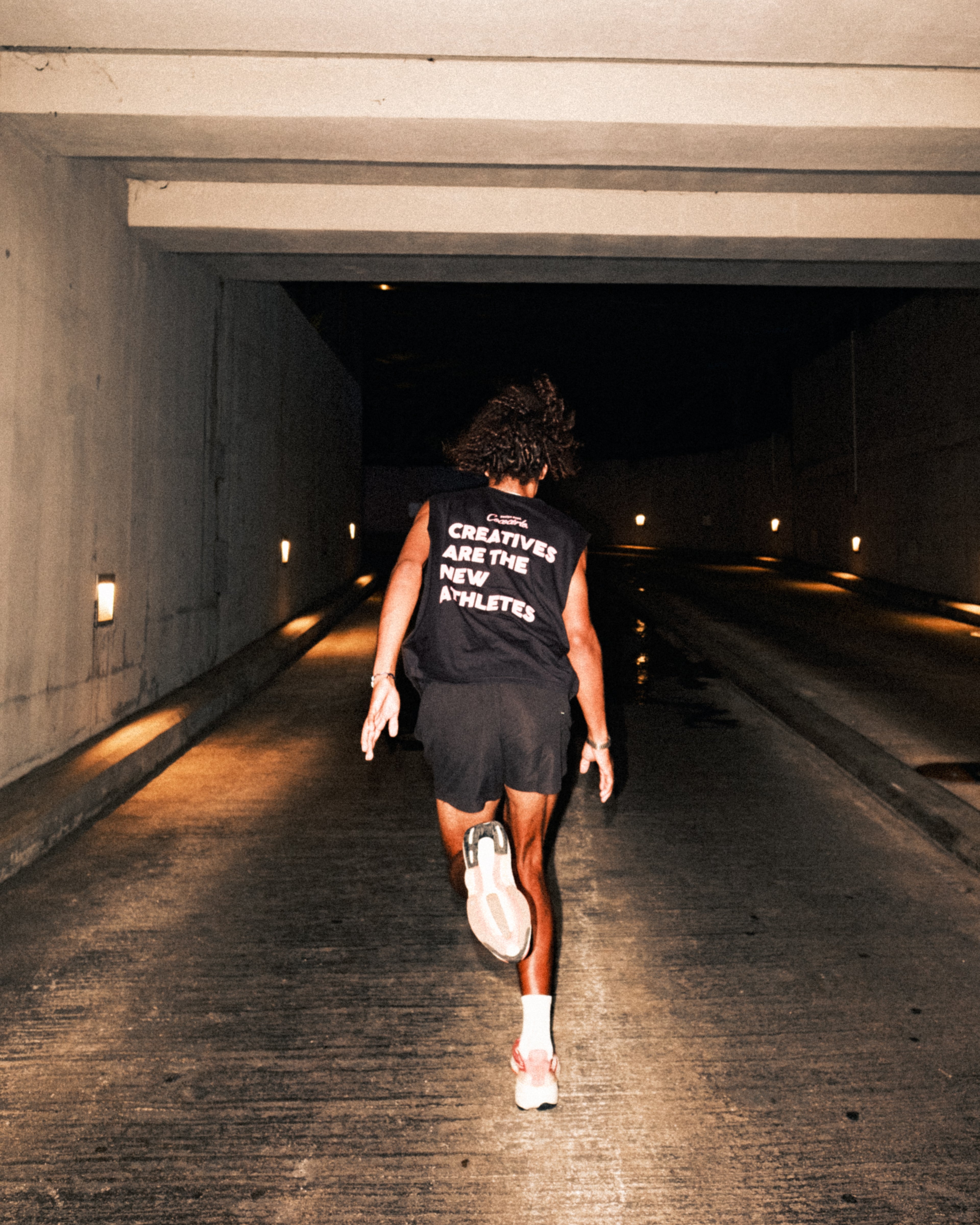 CREATIVE ATHLETES CROPPED TANK - BLACK