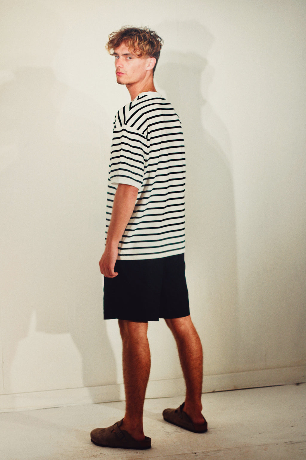 LINEN RELAXED FIT BERMUDA SHORTS - BLACK