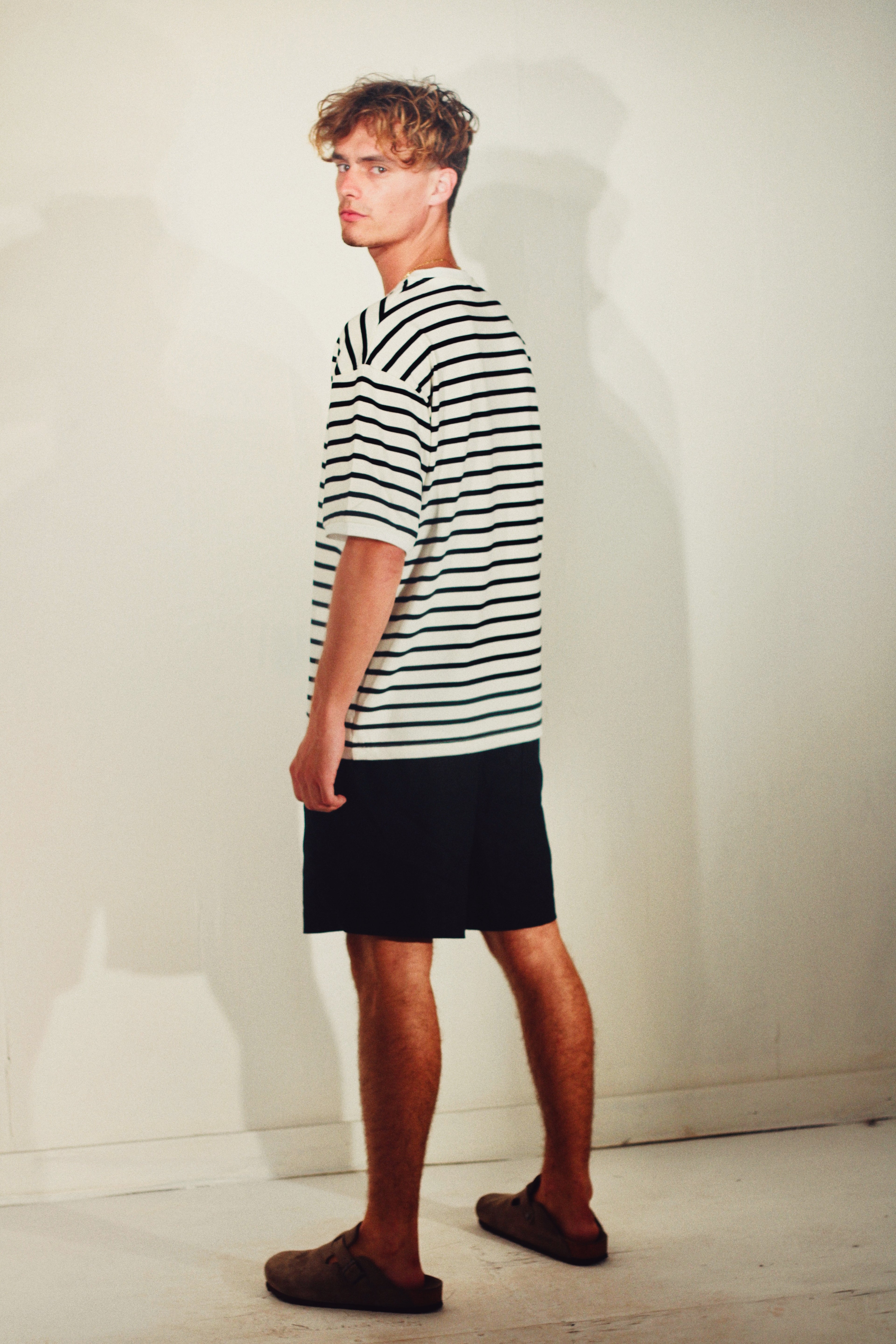 LINEN RELAXED FIT BERMUDA SHORTS - BLACK