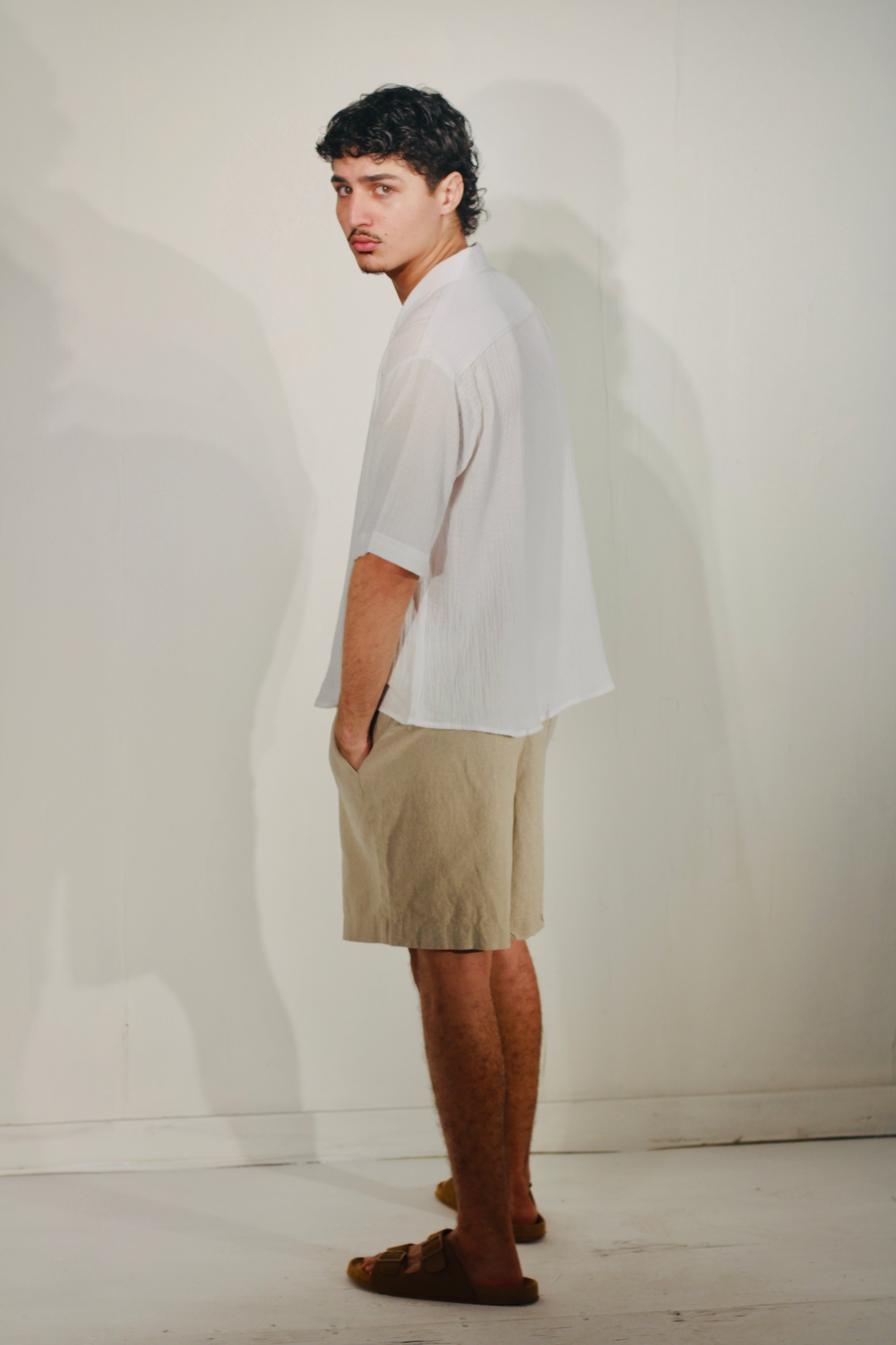 LINEN RELAXED FIT BERMUDA SHORTS - NATURAL