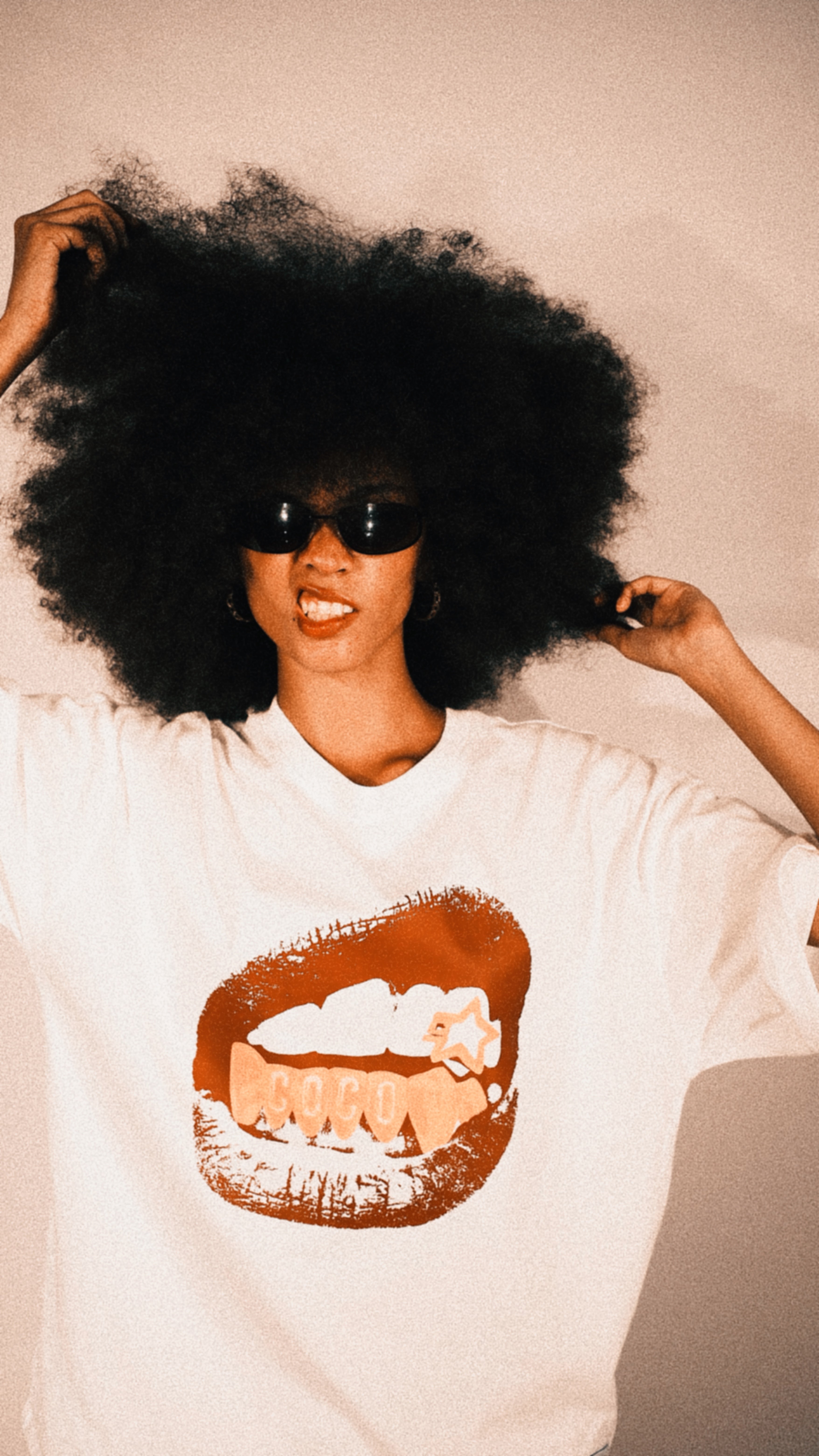 GRAPHIC TEE - COCO LIPS BLACK