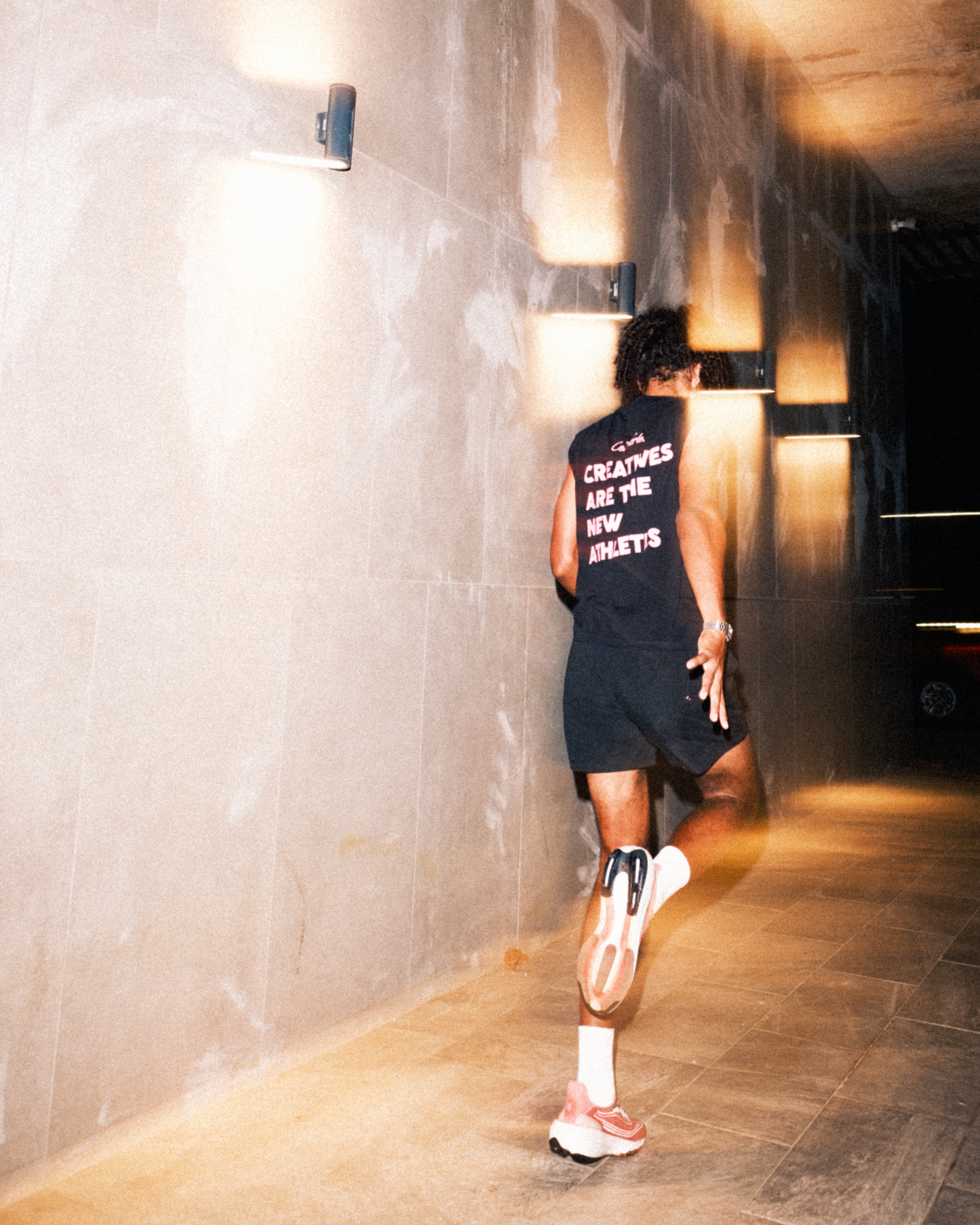 CREATIVE ATHLETES CROPPED TANK - BLACK