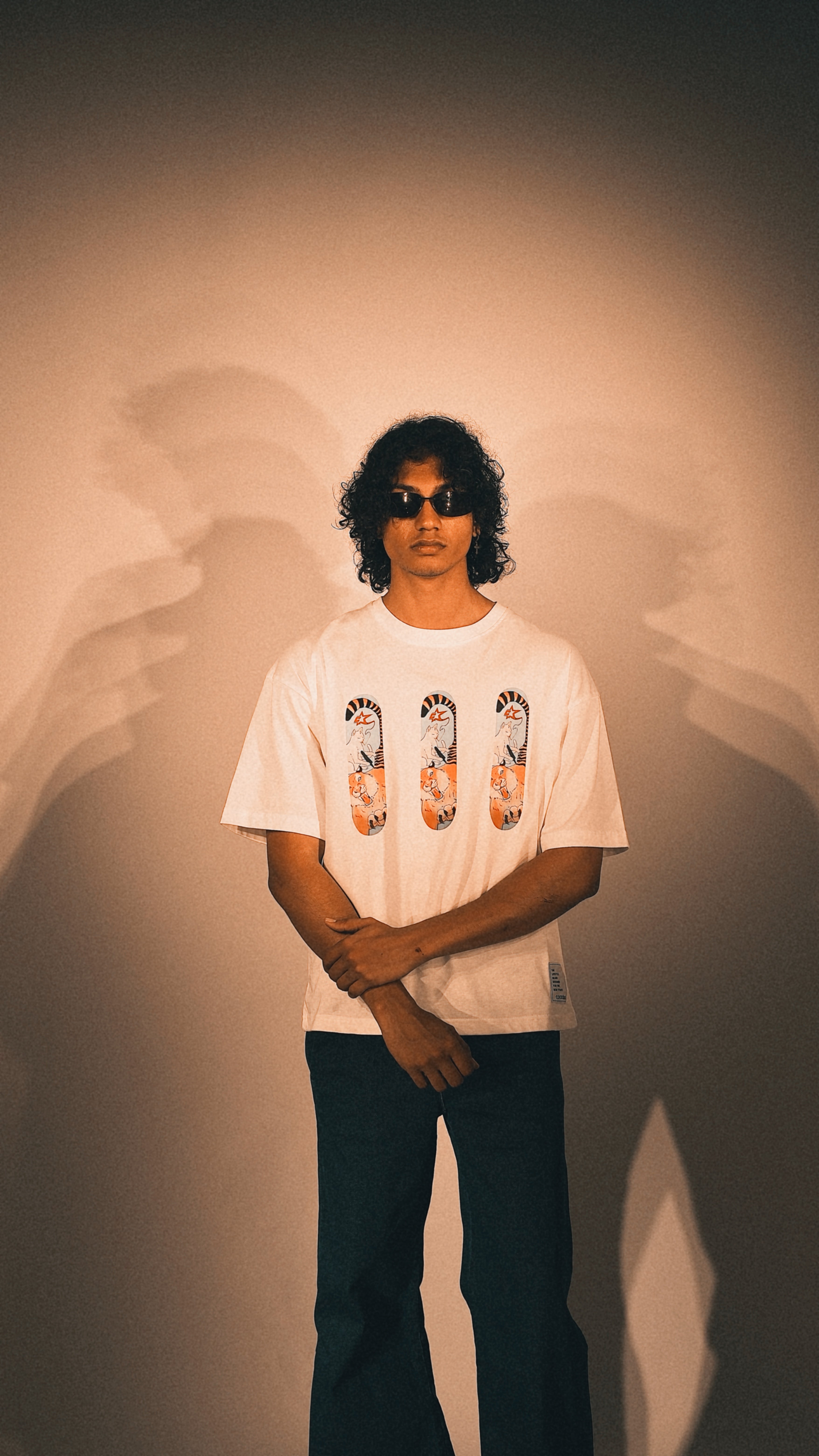 GRAPHIC TEE -  DECKS WHITE
